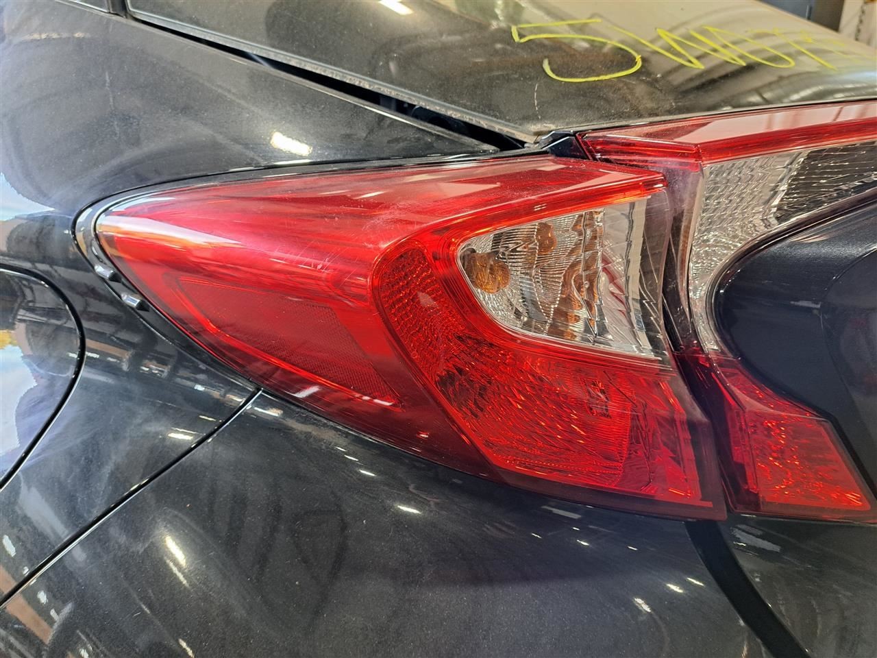 2018-2022 Toyota C-hr Left Driver Tail Light Quarter Panel Mounted Oem