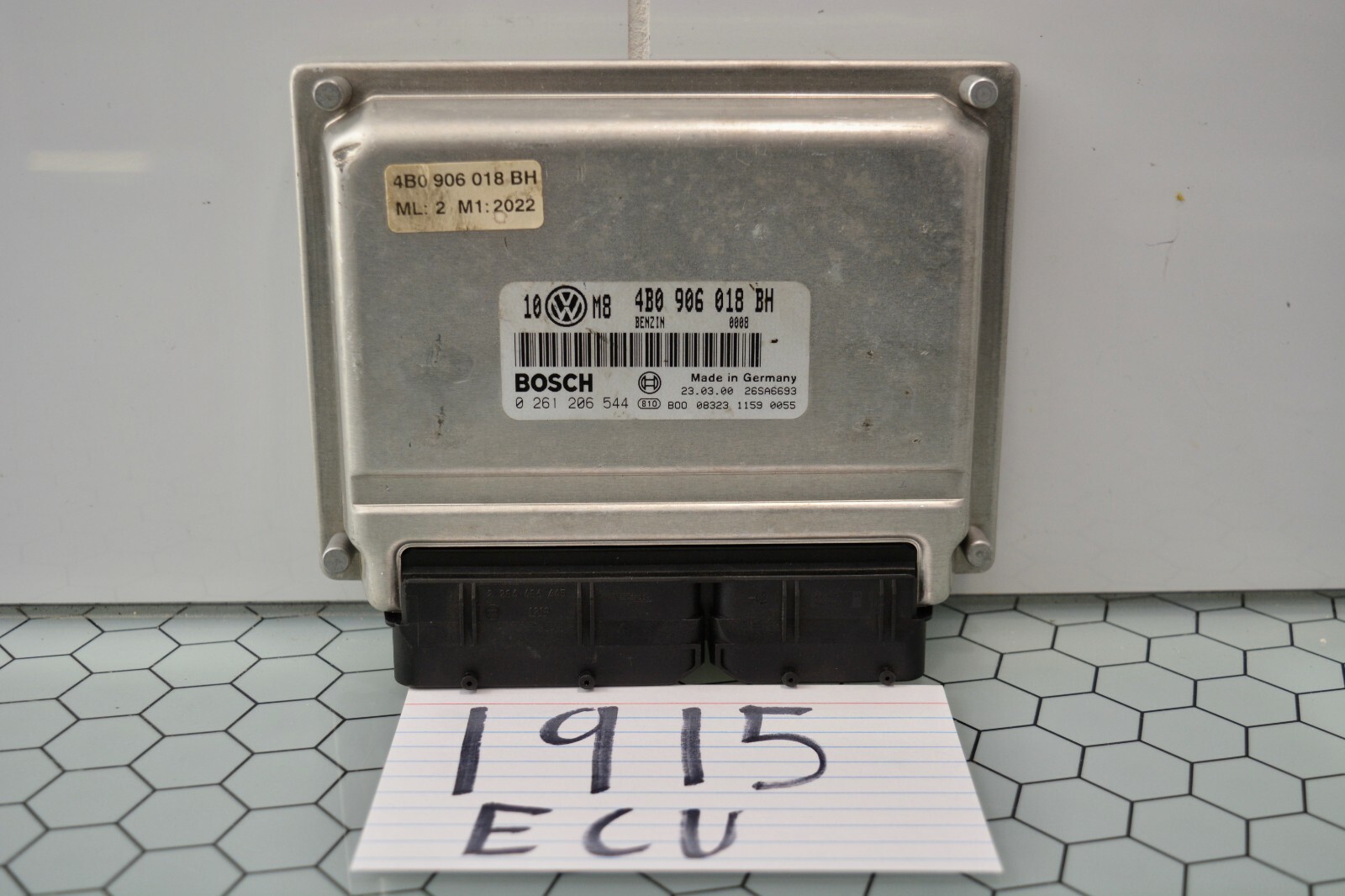 00 01 02 VW PASSAT #1915 Engine Computer ECM ECU 4B0 906 018 BH