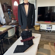 Beautiful Vinty Celebrity Formals Wool Tuxedo Made In USA Complete 38R 31x33