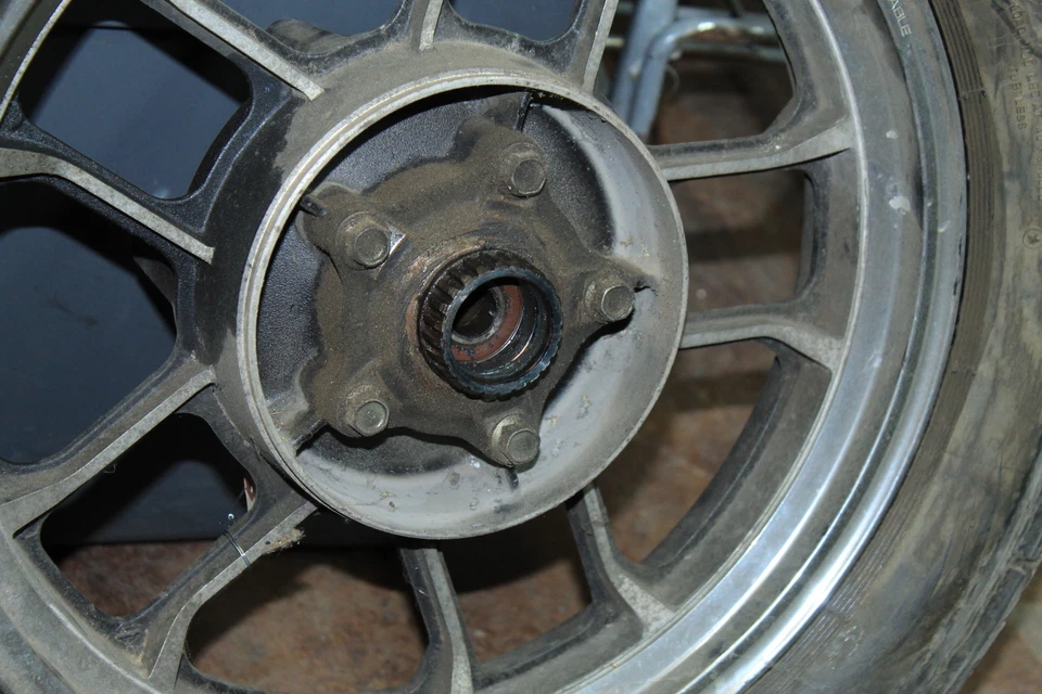 85 HONDA V65 MAGNA OEM REAR BACK WHEEL W TIRE C31D - Image 3 of 4