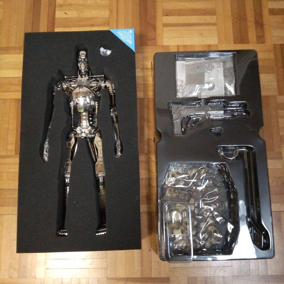 Hot Toys The Terminator - T-800 Endoskeleton 1:4 Action Figure