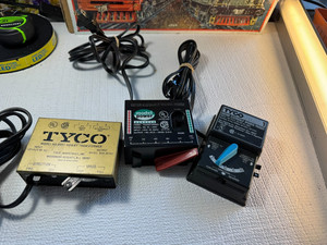 🚂 HO, N SCALE- TWO TYCO , ONE MODEL POWER -TRANSFORMERS 💥H3965