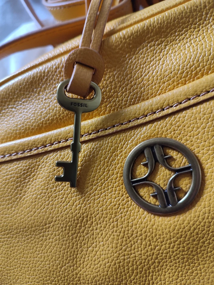 Fossil Women's Brennon Camera Bag Golden Yellow Leather RRP £159 BNWT Dustbag - Image 3 of 4