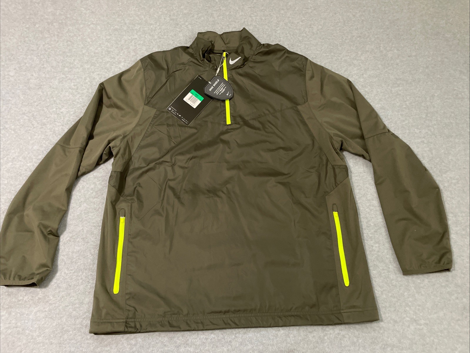 SACAI X NIKE Nike Golf Uomo Shield 1 4 Zip Top Elasticizzato Windwear VERDE Taglia XL 639981 325 Nuovo