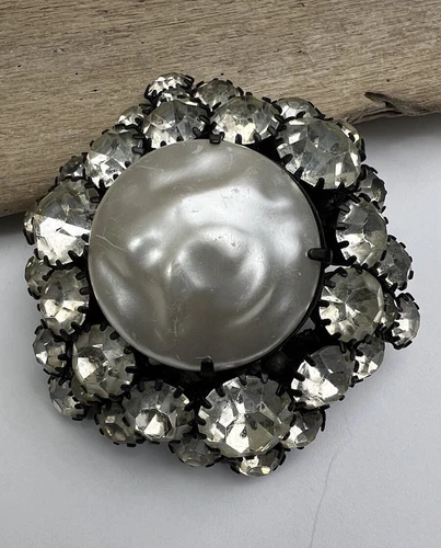 Vintage Rhinestone Cluster Pin Brooch Faux Pearl Costume Jewelry 🖤