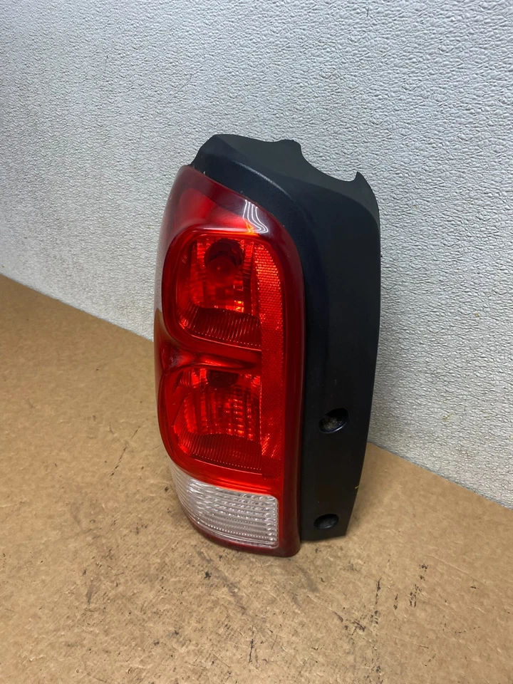 Luz trasera izquierda conductor Pontiac Montana/Uplander 2005 a 2009 OEM S7075 DW Foto 2 de 4