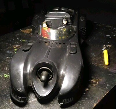 Vintage 1989 Toy Biz Batmobile w/Batman & Robin - Read Description