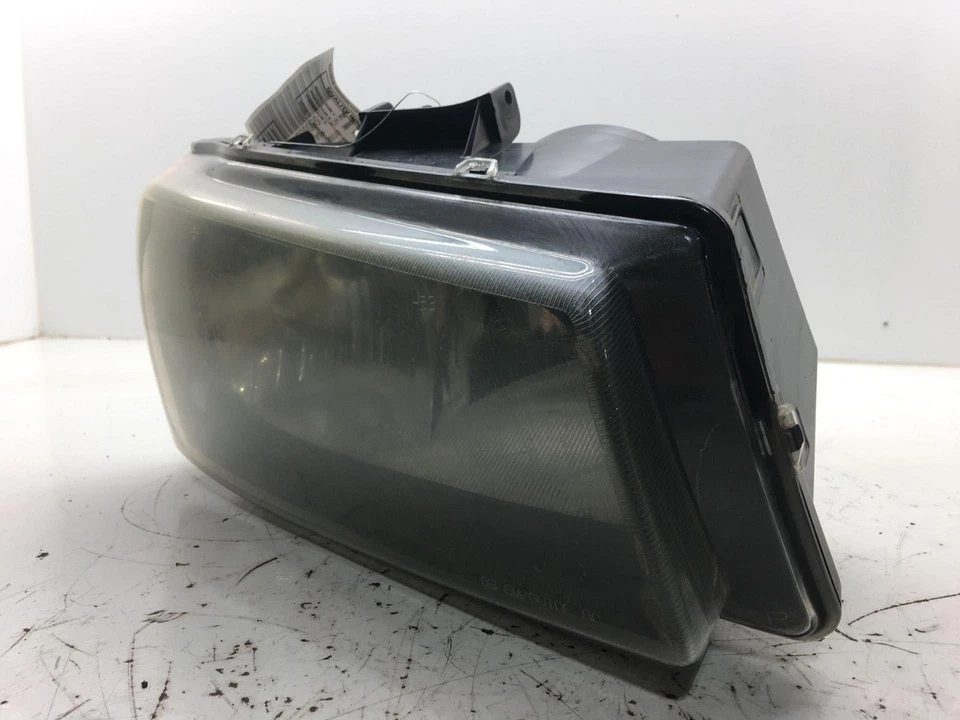 Faro pasajero derecho Chevy Silverado 3500 06 Foto 2 de 4