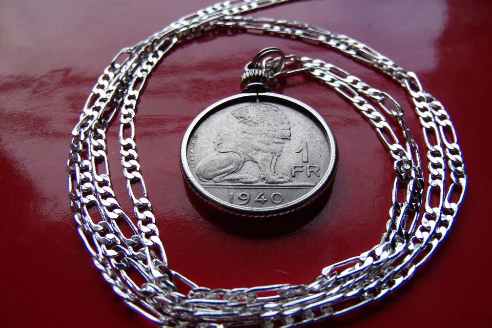 Colgante moneda león belga de la Segunda Guerra Mundial en una cadena de plata de ley 925 de 30". Foto 4 de 4