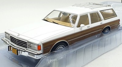 MCG 1/18 Scale Diecast MCG18475 - 1985 Chevrolet Caprice Estate Wagon - White