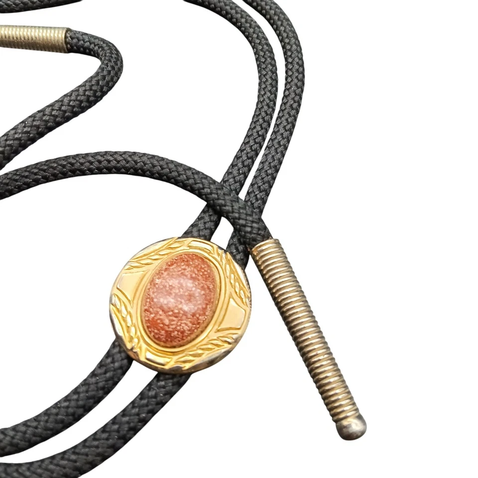 Corbata Bolo negra vintage con cabina Goldstone y puntas de latón Foto 3 de 4