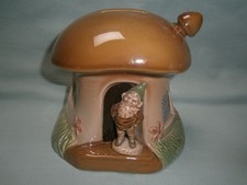 RARE VINTAGE WADE LEPRACHAUN GNOME TOADSTOOL MUSHROOM MONEY BOX BANK MINT