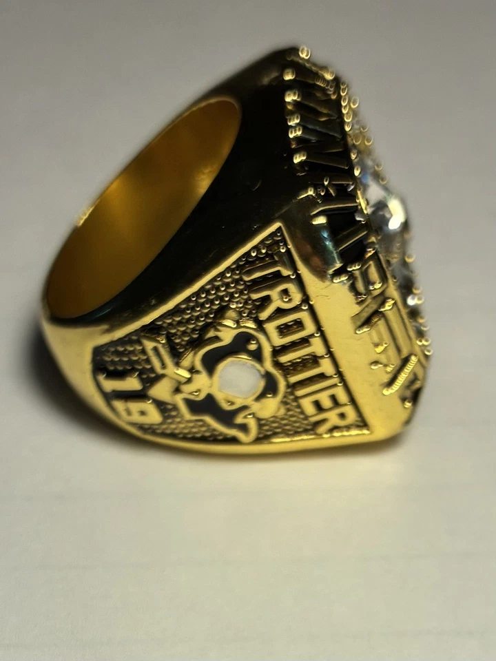 Pittsburgh Penguins 1992 Stanley Cup Championship Brian Trottier Replica Ring - Image 2 of 3
