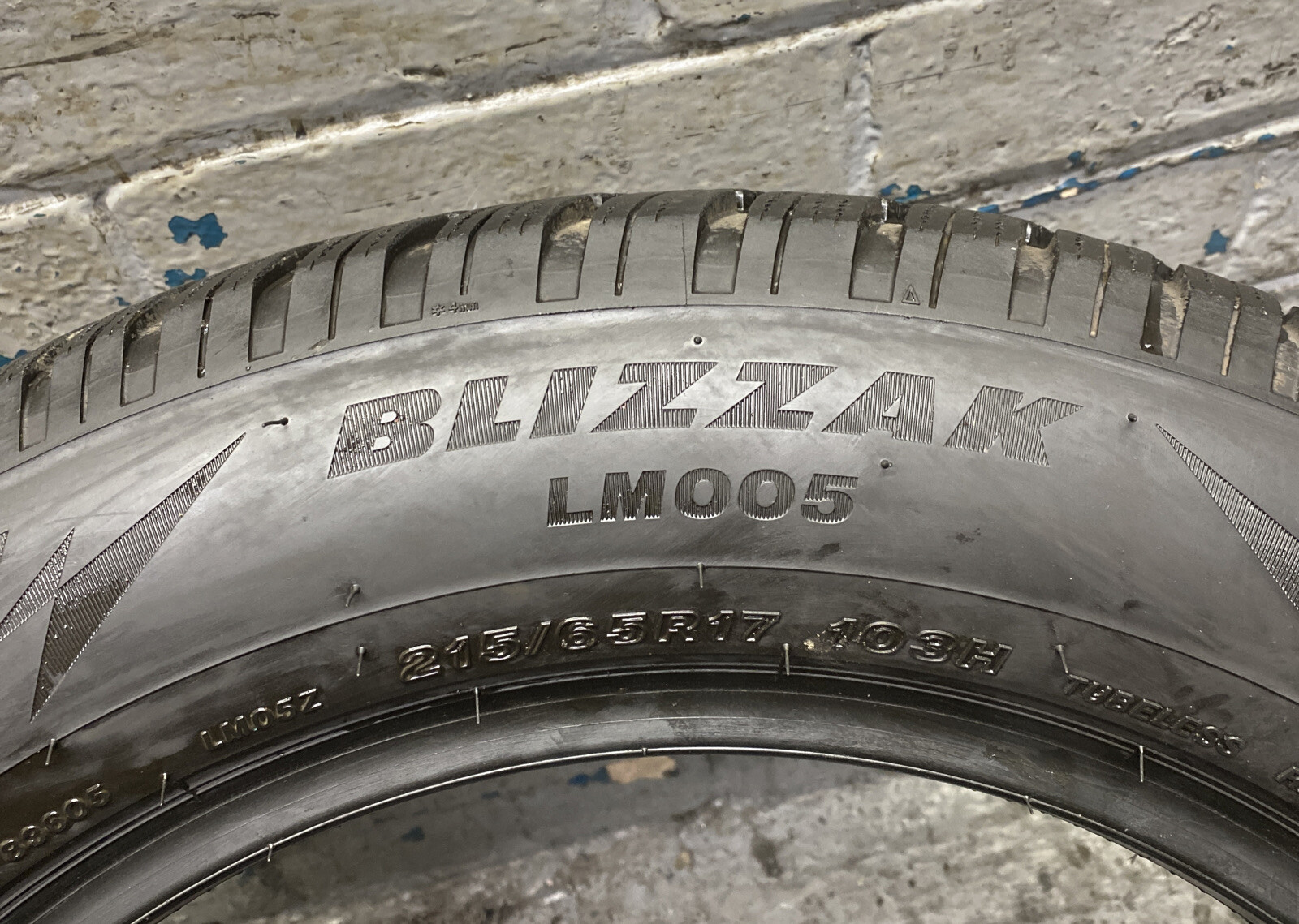 2x 215 65 R17 103H XL BRIDGESTONE BLIZZAK Tread 5.3/4.8mm(B9434)Press