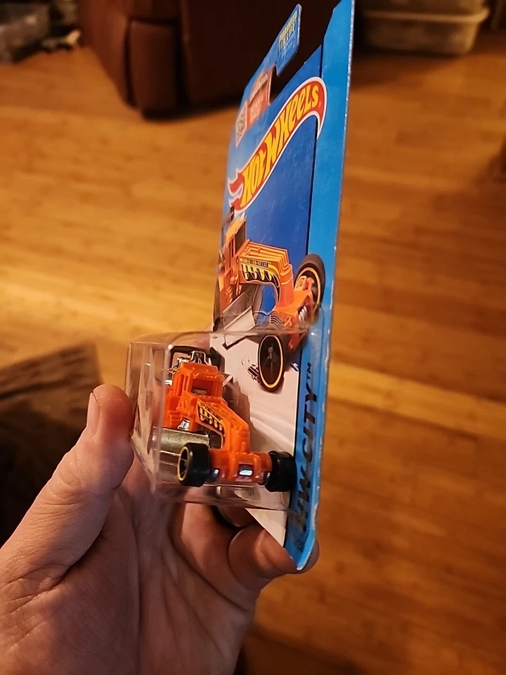 2013 Hot Wheels HW City Street Cleaver Laranja 10/250 Novo no Cartão - Imagem 2 de 4