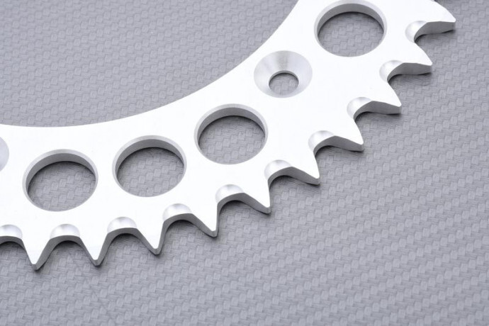 Couronne RENTHAL Ultra Light 520 pour piloter votre YAMAHA YZ 125 sur les circuits de motocross - 2
