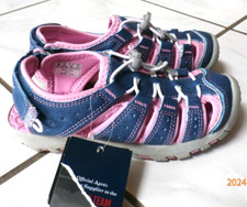 NWT Khombu Girls Shoes Size 1M Youth Sandals Shoes Blue Pink all weather