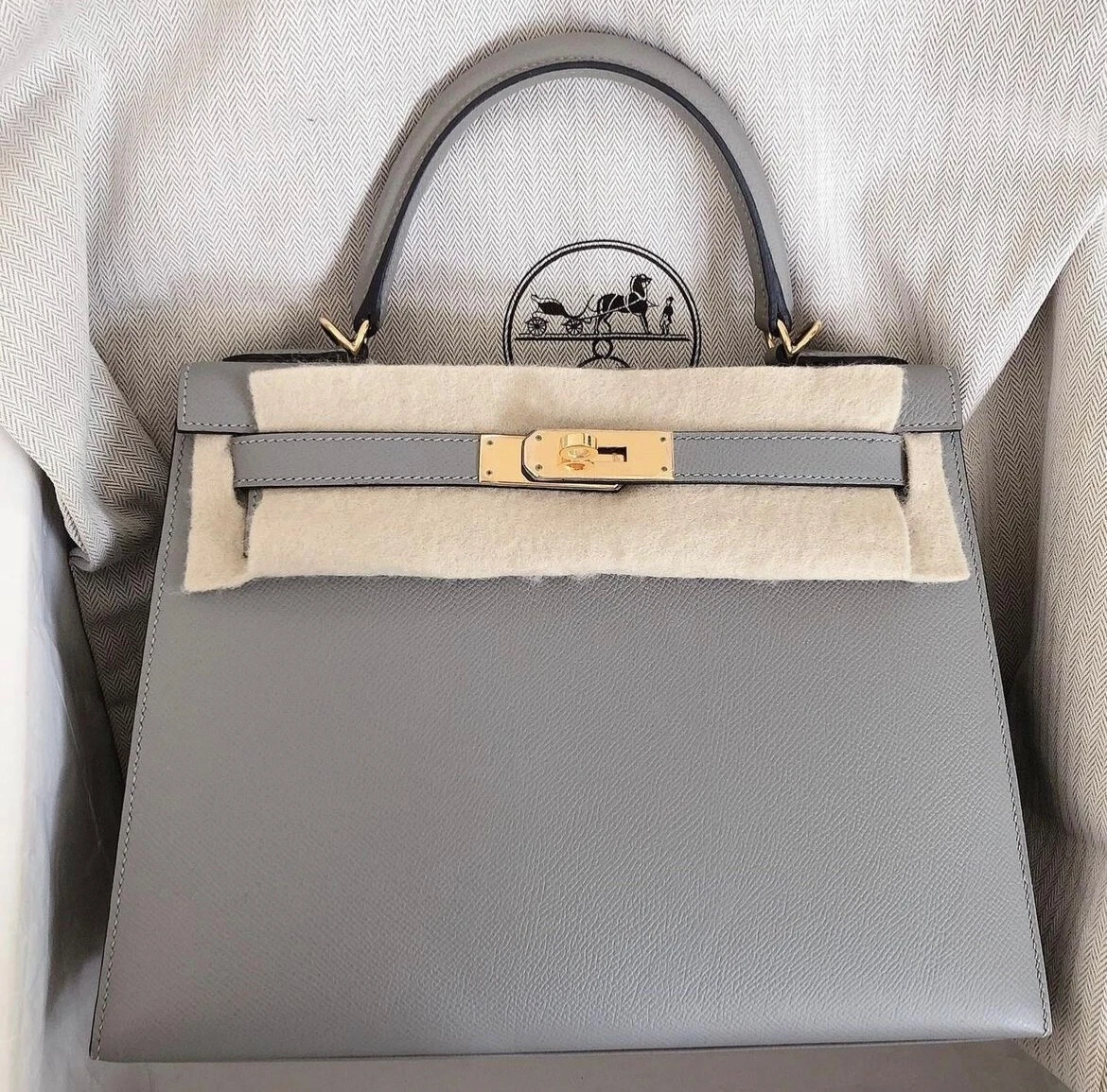 Hermes Kelly 28 Epsom Sellier Gris Mouette, New with Defect