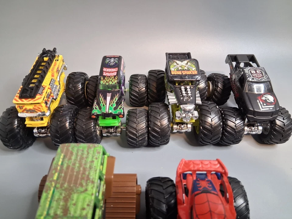 Lot Of 6 Hot Wheels Monster Jam Trucks - Image 4 of 4