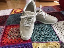 Sneaker Größe 7
