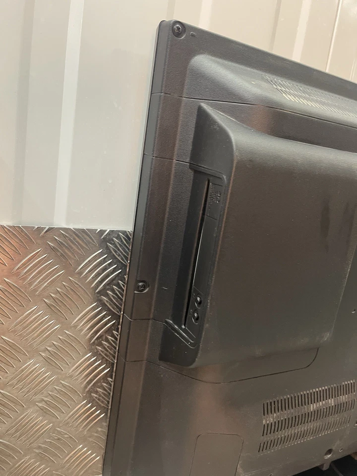 Hitachi Smart TV Television DVD Freeview Player 32 Inch No Remote Gaming Caravan - Image 3 of 4