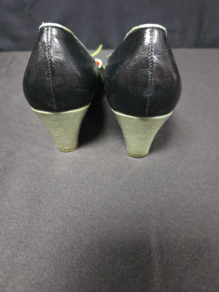 Madeline Black Leather Size 7.5 Designer Floral Shoes Heels Pumps - Image 4 of 4