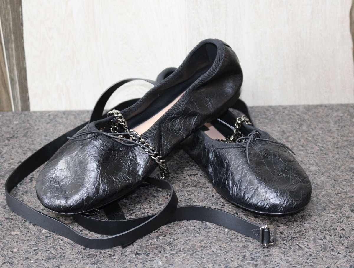 NIB VALENTINO GARAVANI BALLERINA BLK CHAIN WRAP AROUND STRAP FLATS