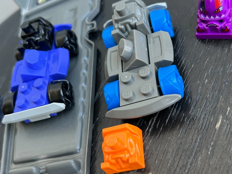 2001 LEGO Xalax Racers Character Lot w/ 1 Launcher, 2 Base Cars - Shredd & Gear - Image 4 of 4