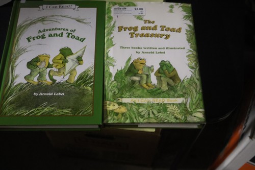 Zwei der drei in einem Frosch- und Krötenbuch, alle vier Bücher davon