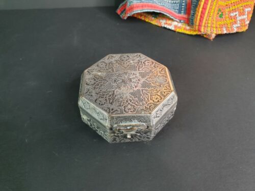 Old Middle Eastern Silver-Plated Vanity Box …beautiful collection and display pi - Picture 1 of 12