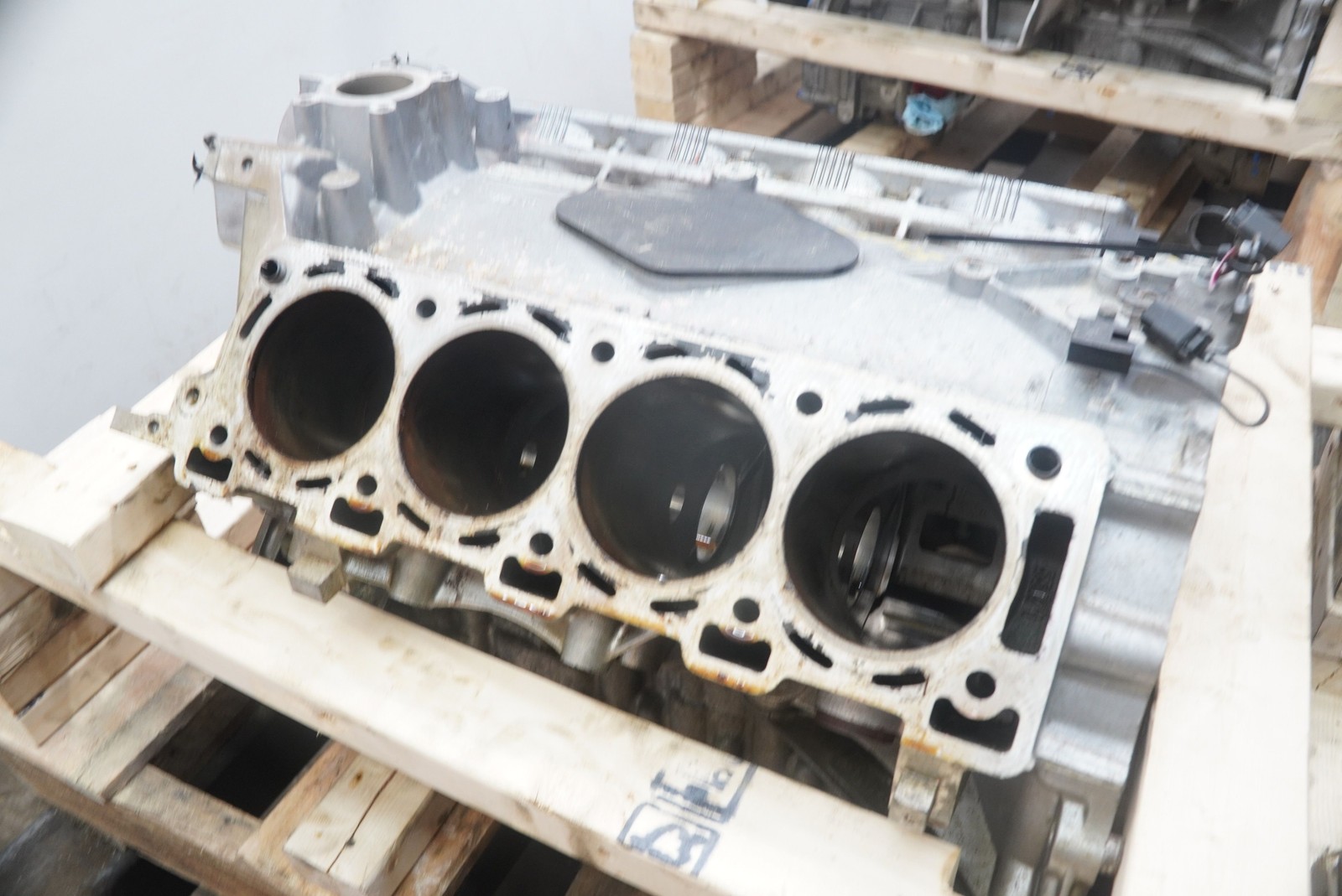 4.3L V8 Engine Motor Bare Block OEM Aston Martin V8 Vantage 2007 *Note*