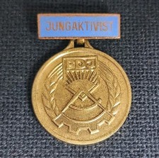 Auszeichnung DDR: Medaille Verbandsauszeichnung Jungaktivist FDJ Spange hellblau