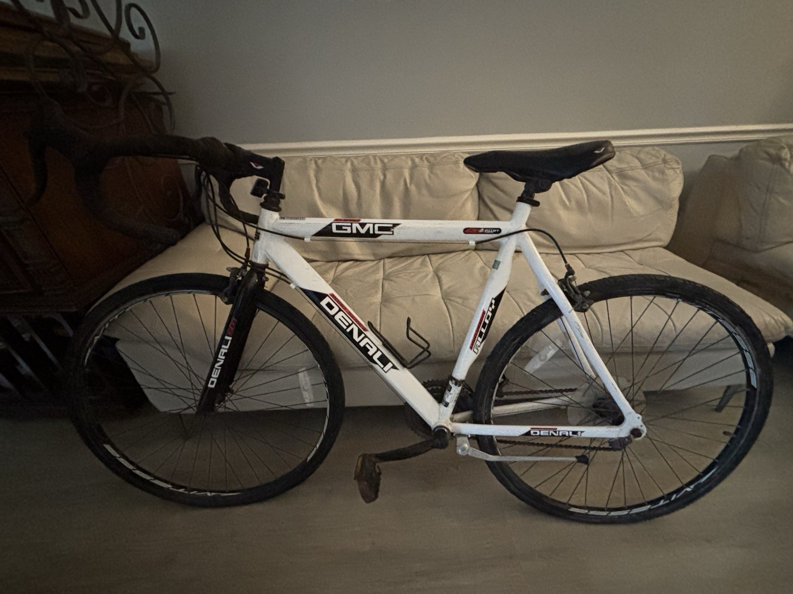 GMC Denali Road Bike 700C White/Black Drop Bar Caliper Brake