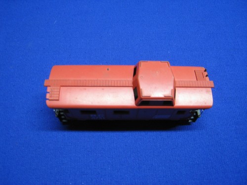 HO Scale Tyco Penn Central Caboose - Freight Train - Picture 3 of 4