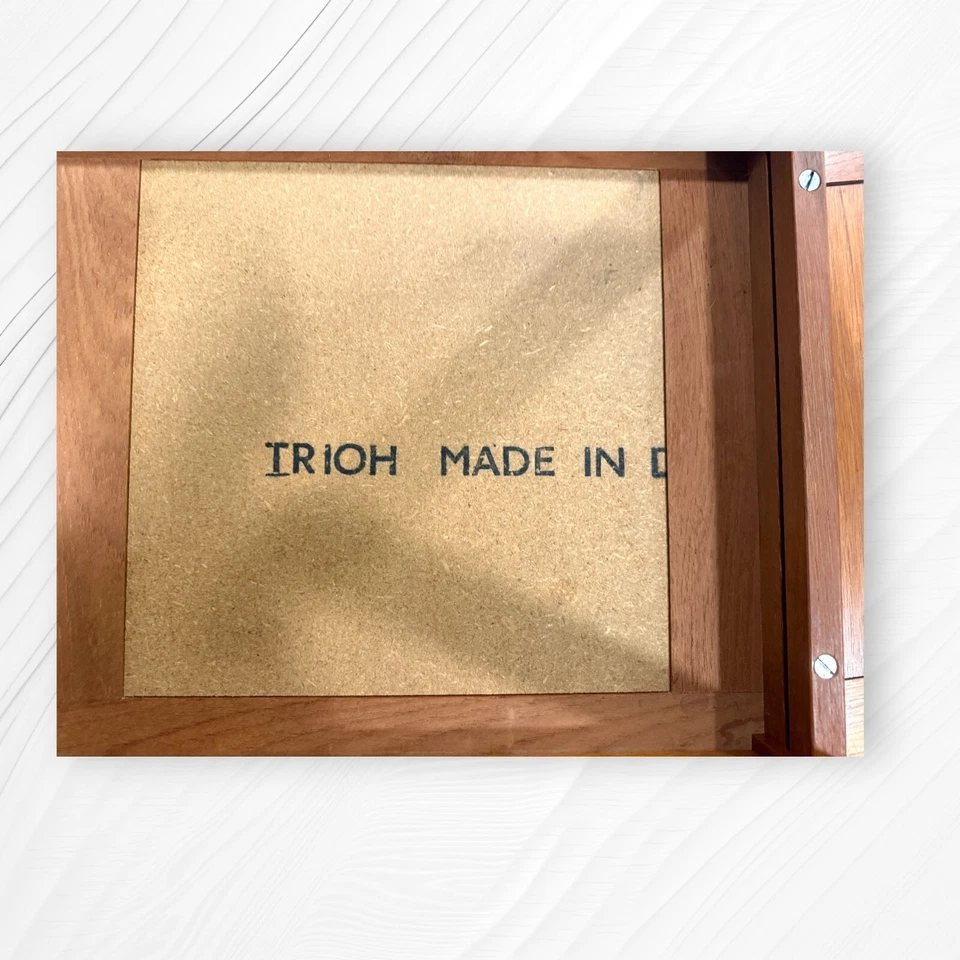 Juego moderno de tres mesas anidadoras de teca con tapa de azulejos Trioh Danish Foto 3 de 4