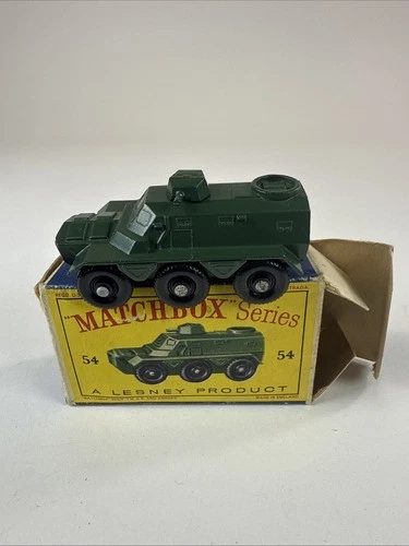 Carded Lesney Matchbox Series No 54 Saracen PERSONNEL CARRIER green W/ Box