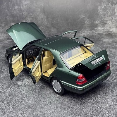 Norev 1/18 Scale Mercedes-Benz C-Class 1993 Green DieCast Car