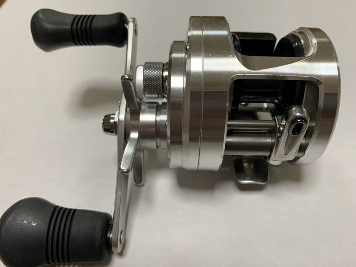 Shimano 11 Ocea Calcutta 200 HG Right Handed Bait Casting