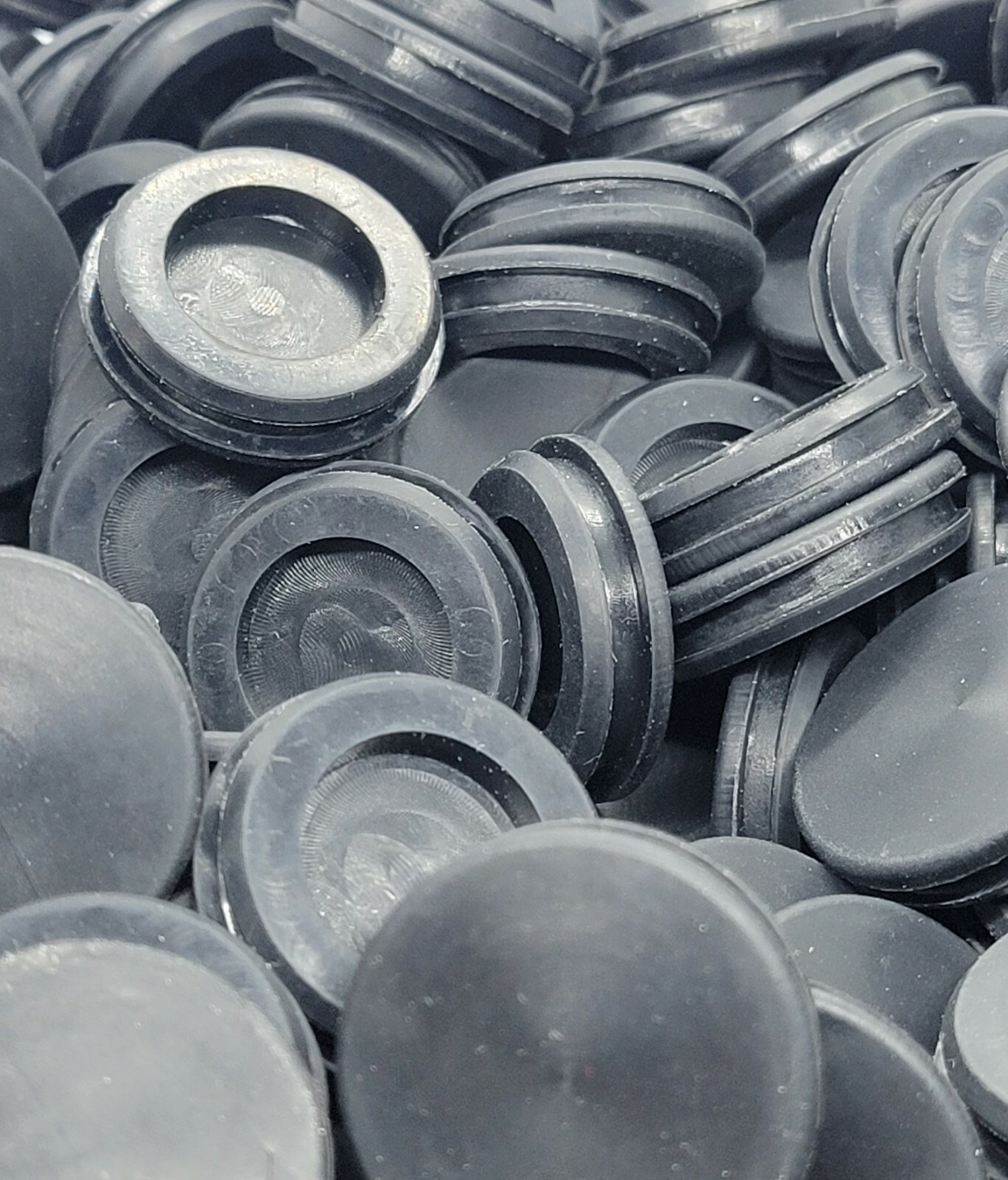 1" Solid Rubber Grommet Knockout Plug for 1/8” Thick Panel 1 1/4" OD