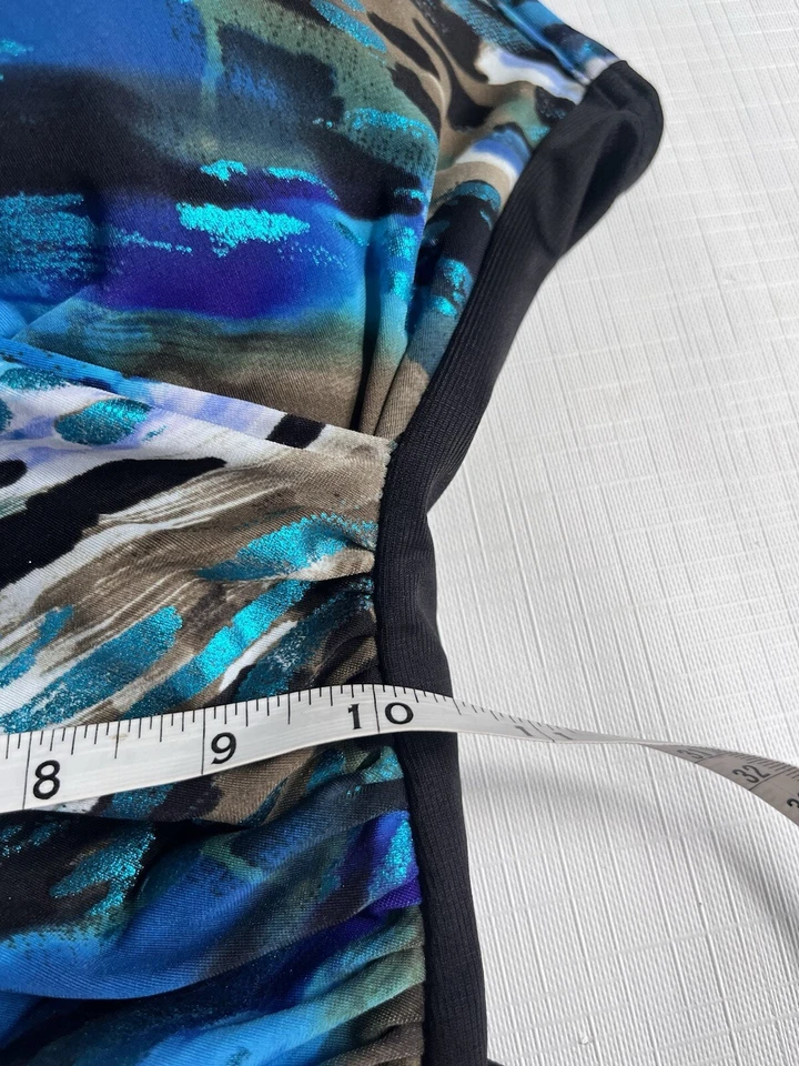 Maiô feminino MiracleSuit peça única 8 preto e azul abstrato náilon feito nos EUA - Imagem 4 de 4