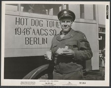 PAUL DOUGLAS in The Big Lift '50 HOT DOG TRUCK SOLDIER