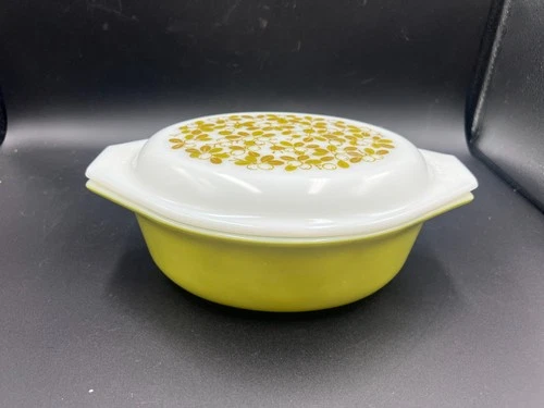 Vintage Pyrex Spring Blossom Crazy Daisy 1 1/2 Qt Oval Casserole Dish w Lid 043