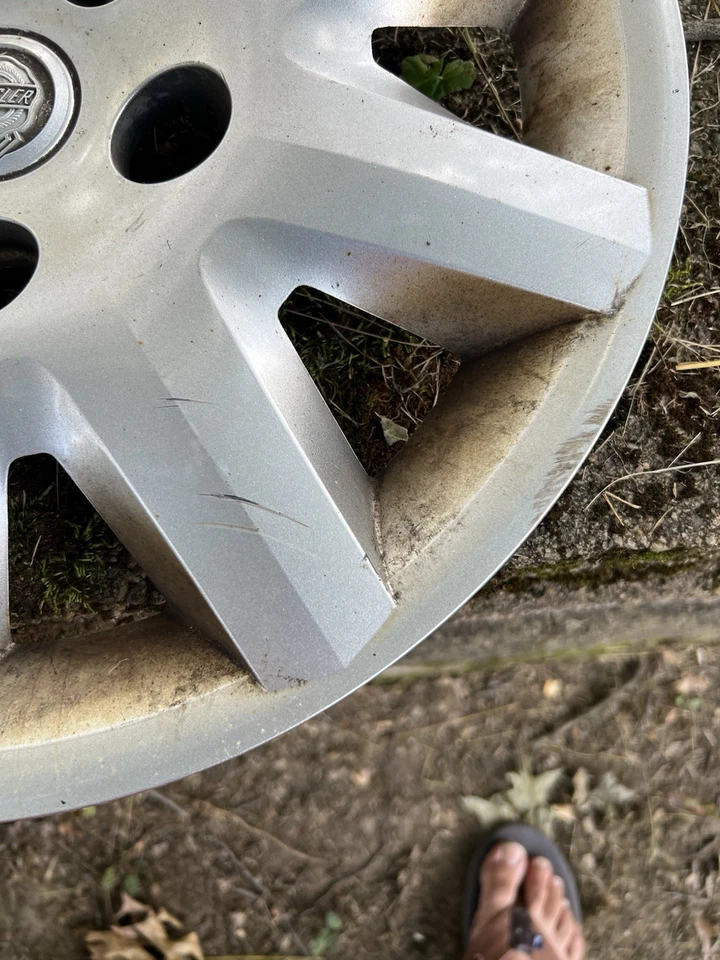 scratches 2008 2009 2010 CHRYSLER TOWN AND COUNTRY 16" wheel cover hub cap 8034 Foto 2 de 4