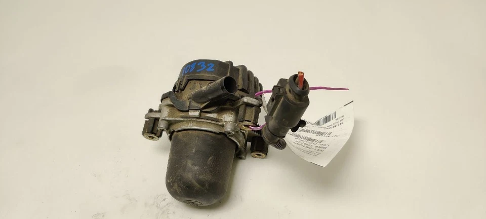 Right SECONDARY AIR INJECTION PUMP 95560510420 2003-2006 PORSCHE CAYENNE Foto 2 de 4
