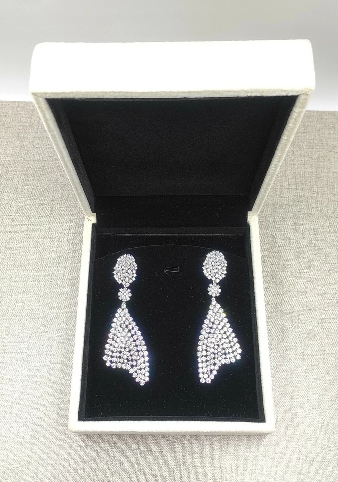 Magnífico Pendiente Araña Lustroso Multi Forma Brillante 14.6CT Circonita Cúbica Foto 4 de 4