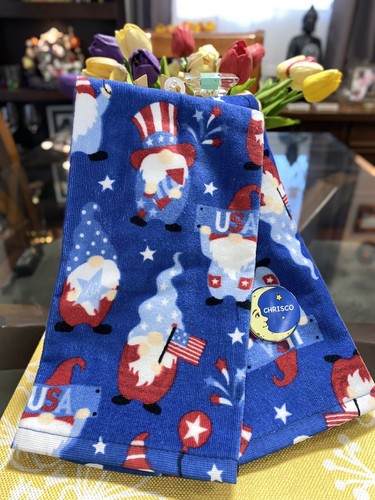 PATRIOTIC FOURTH 4TH OF JULY GNOME HOLDING FLAG Dish Towels 2pk - Picture 5 of 5