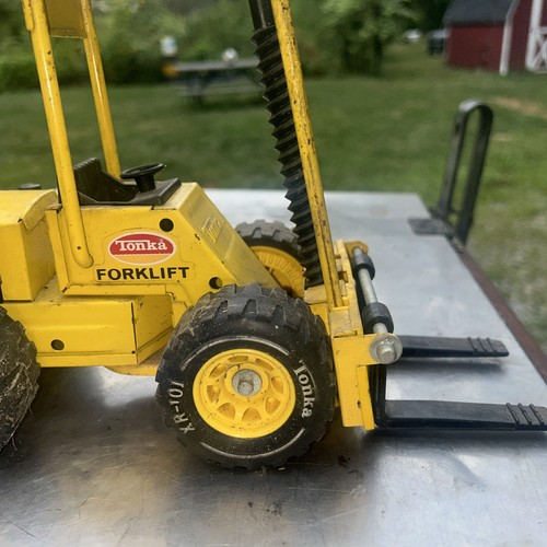 Tonka Forklift Truck # 52900 • XR-101 • Pressed Steel Metal Toy • 1970s Vintage - Picture 3 of 10