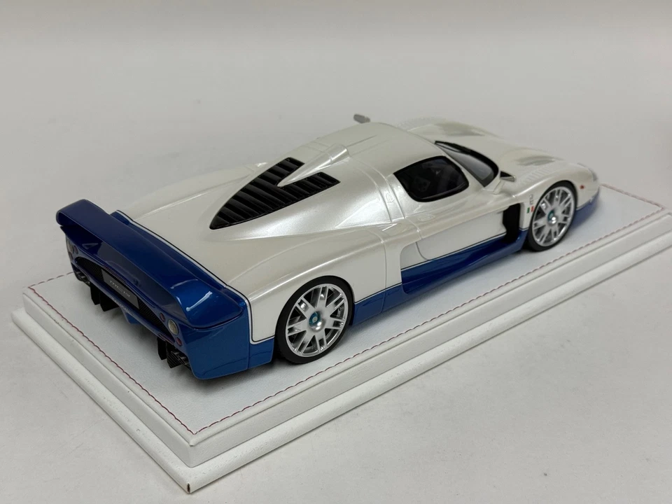 1/18 GL Modelos Maserati MC12 Street Car en Blanco Perla Acento Azul 50 piezas Foto 3 de 4