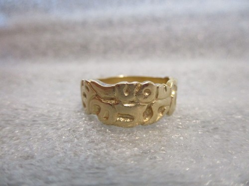ANELLO DA UOMO IN ORO GIALLO 14K CON SCRITTE ARTISTICHE STILE PEPITA DESIGNER - Taglia 10 - 6,63g - Foto 2 di 23