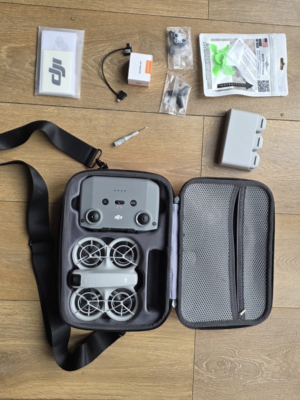 DJI Neo Fly More Combo Mini Drone with 4K UHD Camera, Self-Flying, 135g